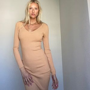 UNWORN. Forever 21 peach ribbed long sleeve midi dress